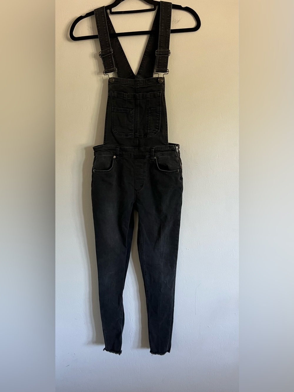 Free People Lexden Skinny Raw Hem Overalls Black Sz 26 - Picture 3 of 9